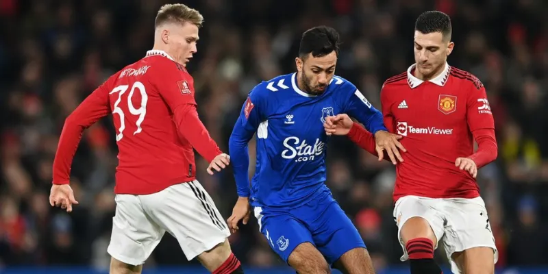 Chọn Tài góc khi hai đội có xu hướng đưa bóng ra biên