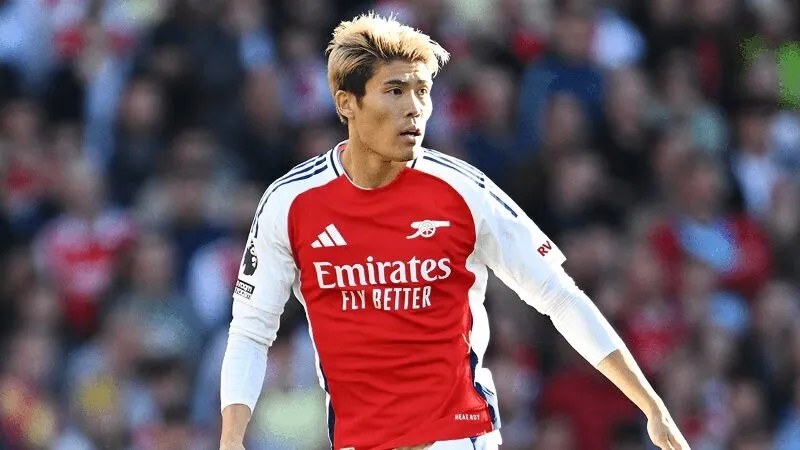 Takehiro Tomiyasu bén duyên với Arsenal từ khá sớm