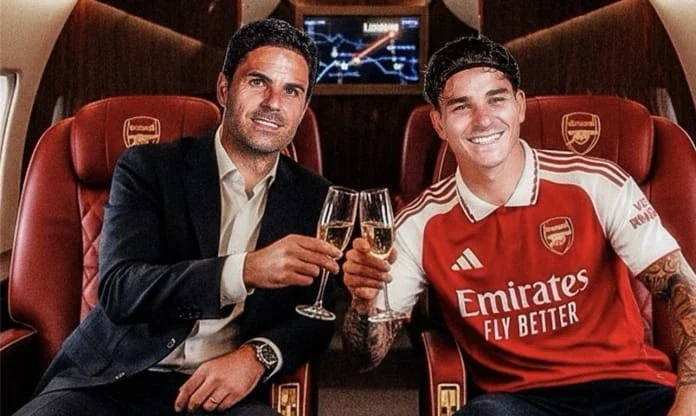 arsenal-choi-tat-tay-vi-alvarez-2-1